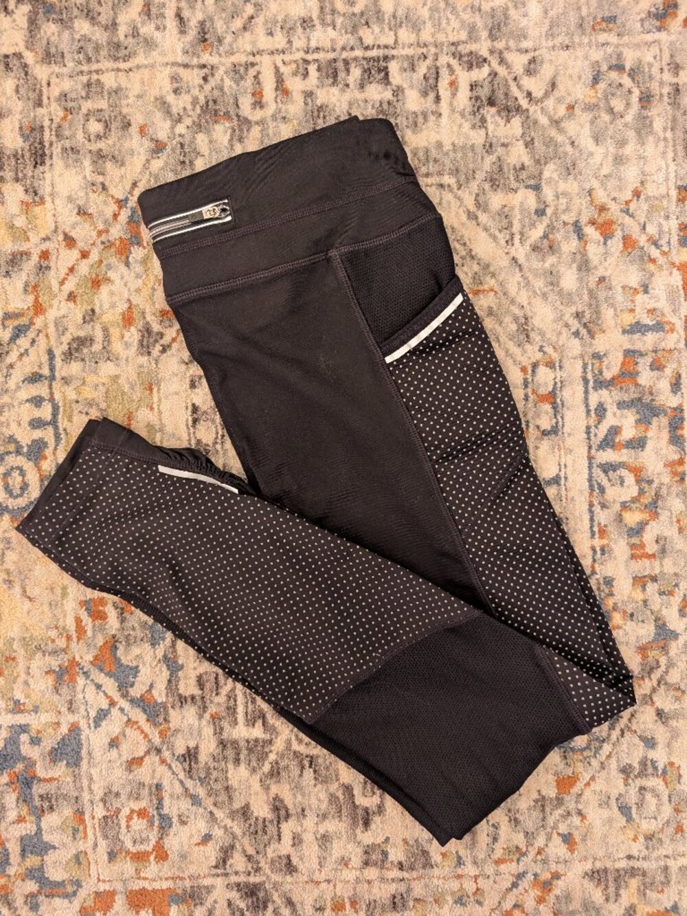 Athleta Pocket Dot Be Free Tights / Leggings